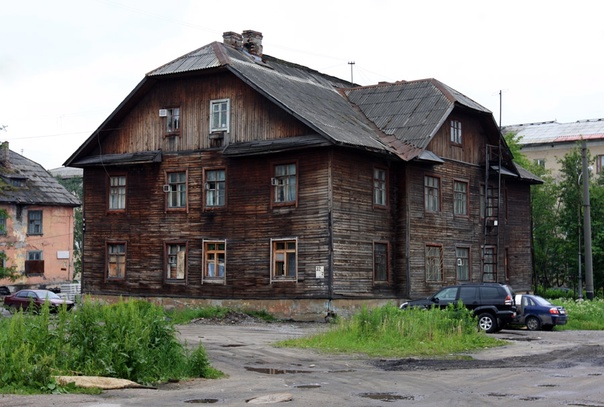 Похожий дом, только без лоджий