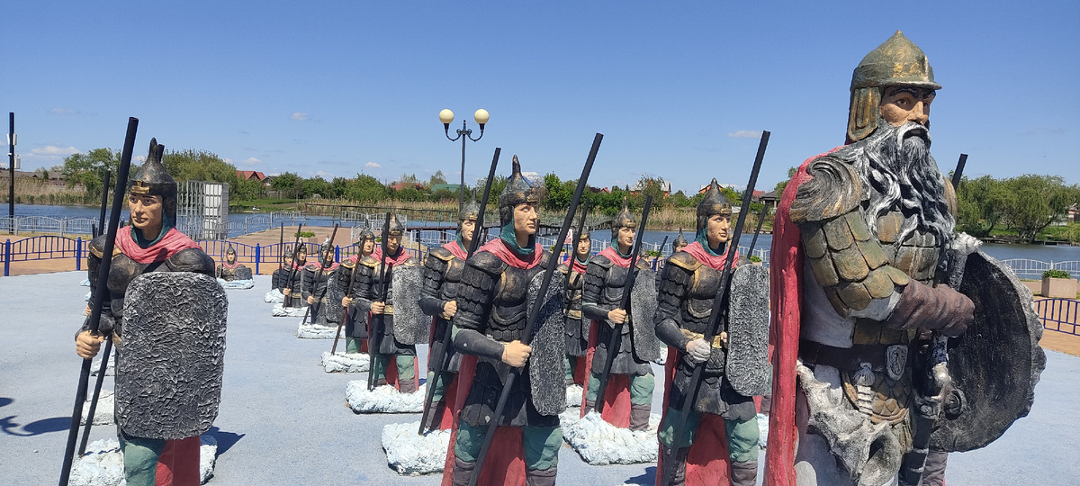 В чешуе, как жар горя, тридцать три богатыря...