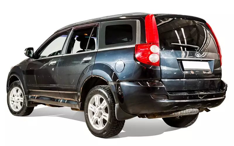    У расположенных внутри дверей модулей стеклоподъемников со временем рассыхается защитное покрытие и влага получает доступ к электросхеме. Даже способны самопроизвольно открыться стекла в дверях. Для профилактики есть смысл превентивно снять обшивки дверей и обработать модули герметиком.