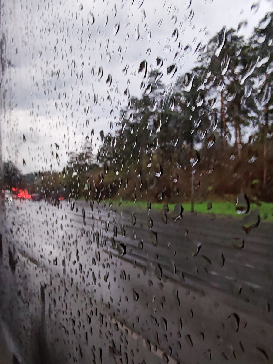 Не теряю время даже в трамвае. 