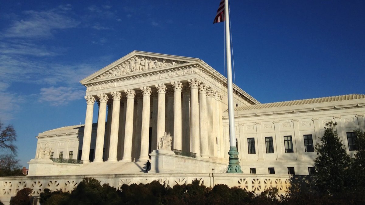 (C) Alexander Hudson