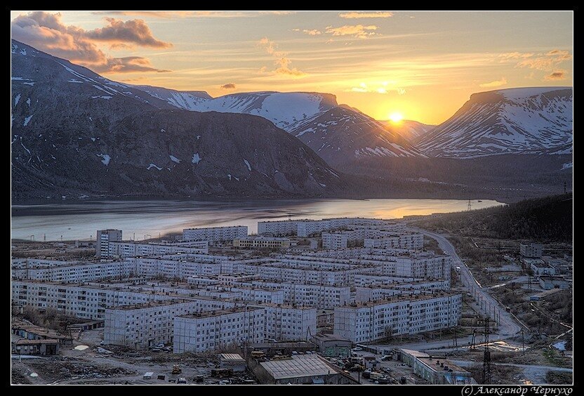 Летняя полночь в г. Кировск (Хибиногорск) горы Хибины. Не май месяц - июнь!