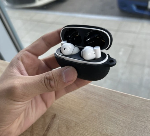 Фото беспроводных наушников Realme Buds Air 5 из отзывов на ЯМ.