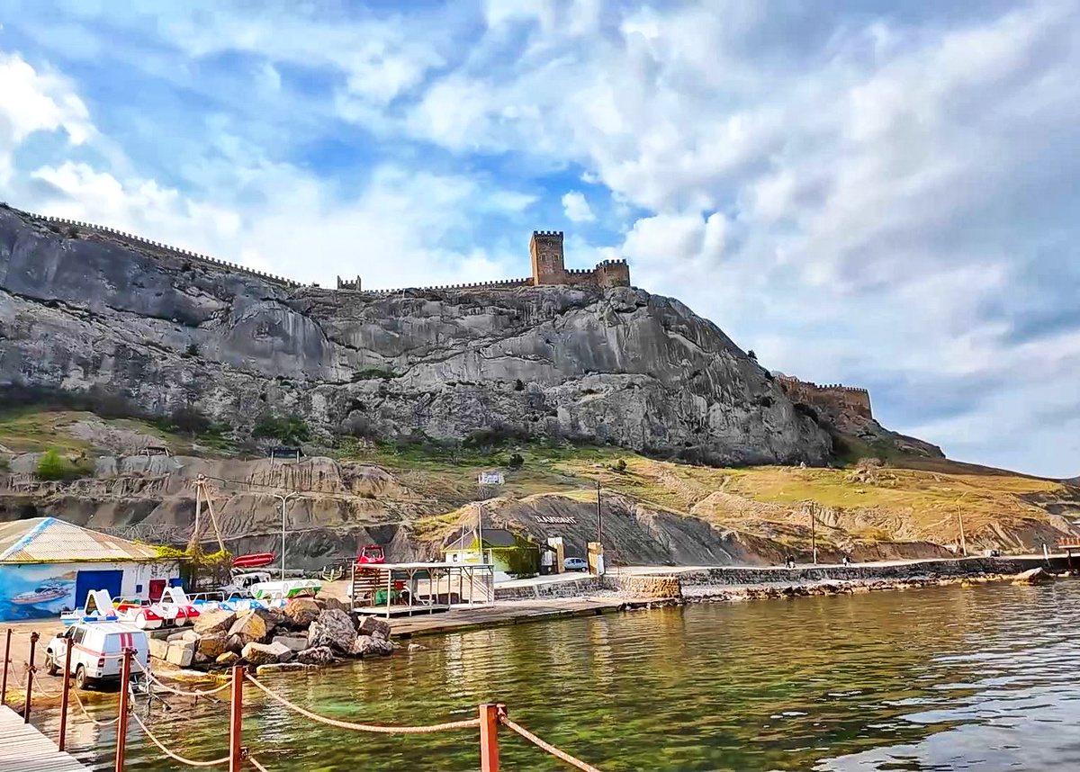 Судак. Вид на крепость