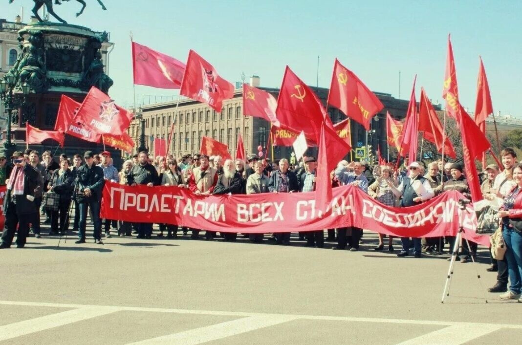 Певое мая в СССР проводили не на огородах и дачах, а в строю!