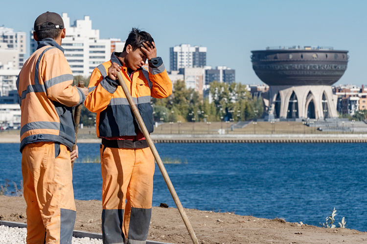    Сейчас только в Татарстане их около 100 тыс., в МВД считают, что больше 10 тыс. из них живут нелегально.   
Фото: «БИЗНЕС Online»