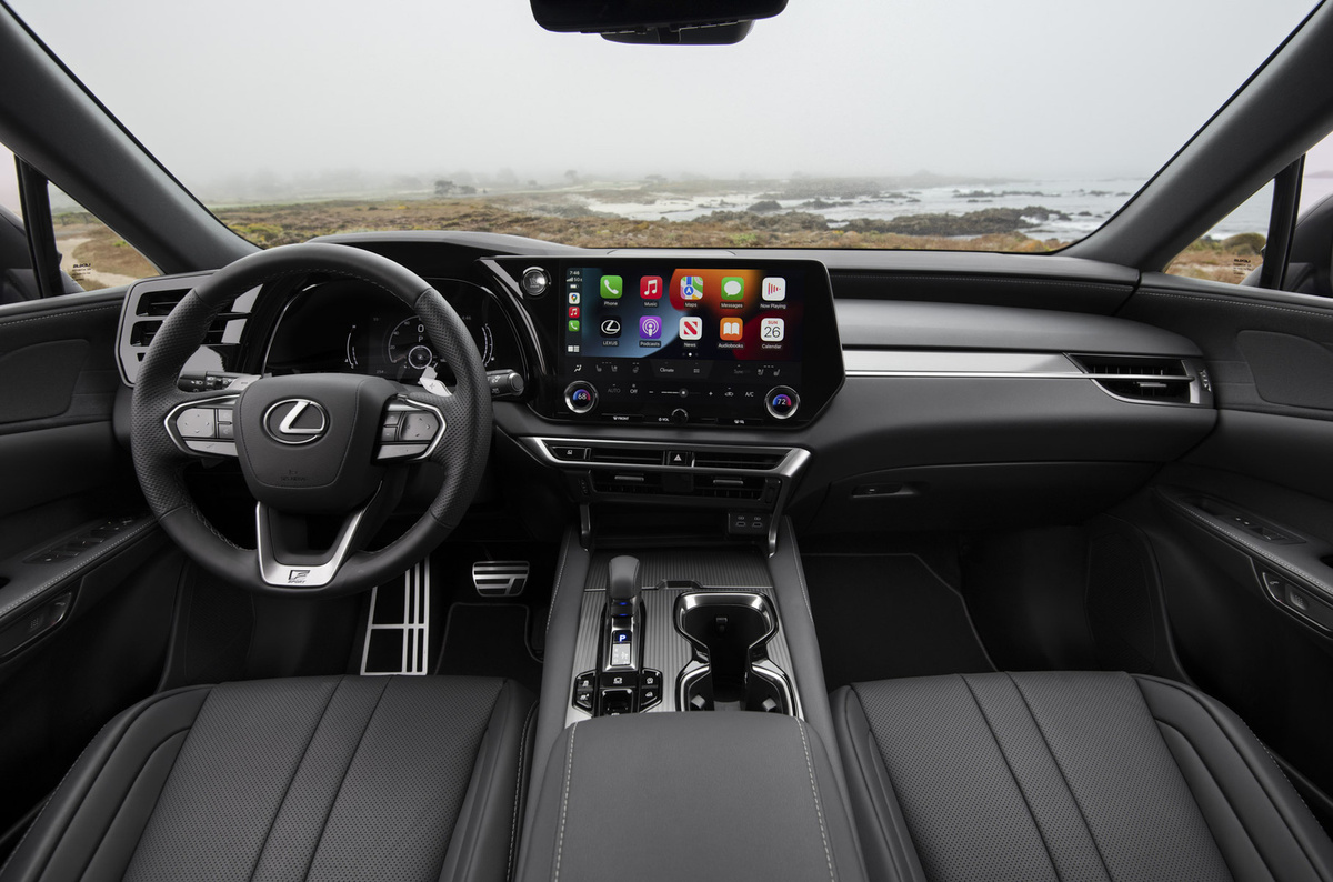    Toyota запустила премиальную марку Lexus в конце восьмидесятых для соперничества с хондовским брендом Acura, попутно нанеся серьёзный удар по позициям немецких соперников. Выяснилось, что флагманский седан LS не только устанавливает новые стандарты в классе по ряду дисциплин, но ещё и чрезвычайно надёжен. Как, впрочем, многие другие модели бренда.   
Lexus