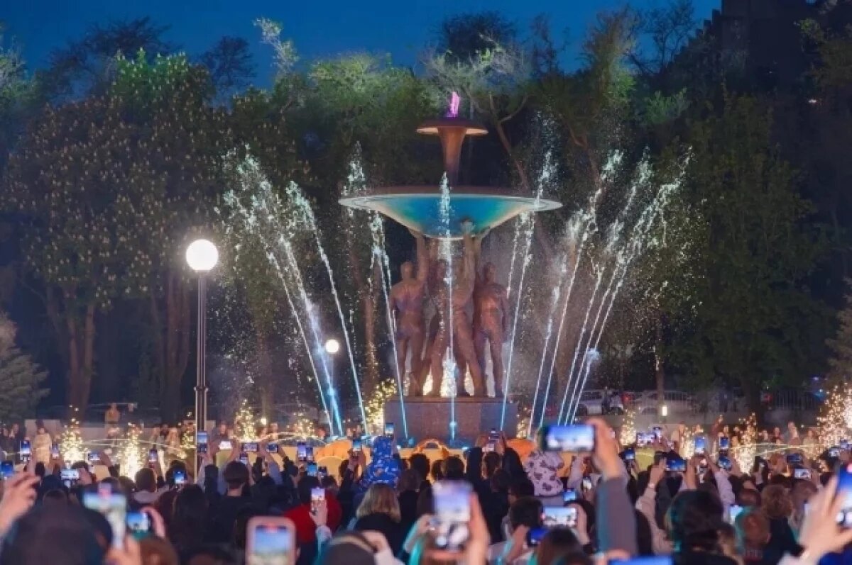    В Ростове вновь открыт фонтан «Атланты» на Театральной площади