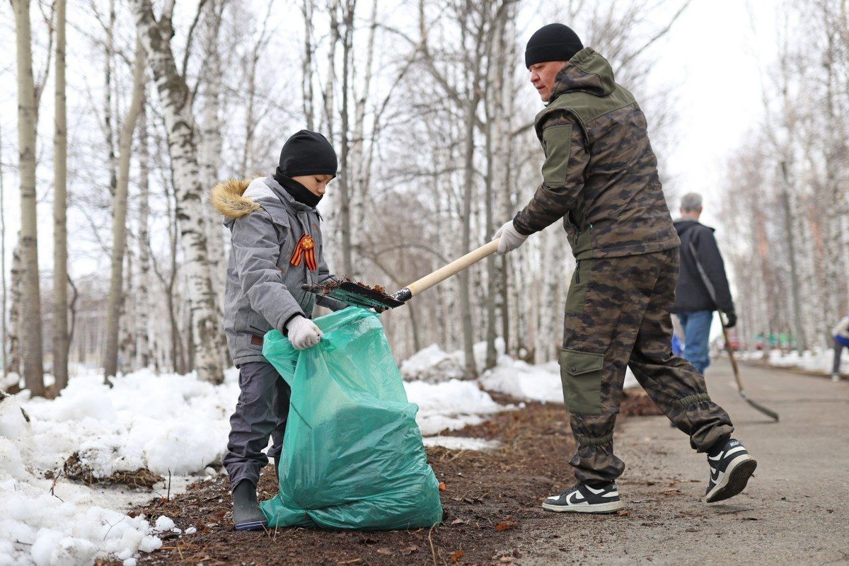    Максим Слепов поздравил сургутян с Праздником весны и труда