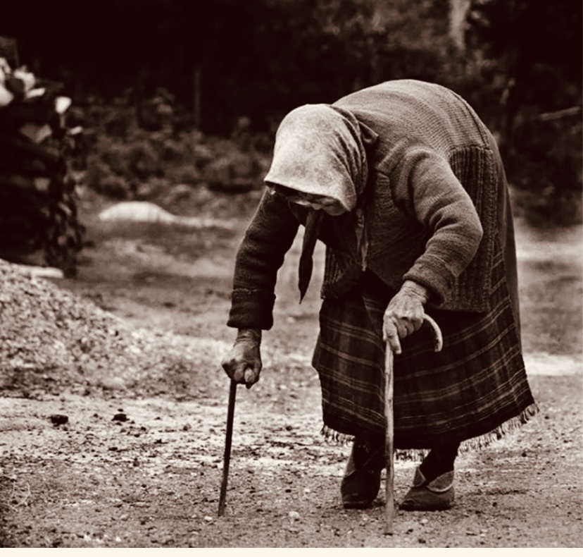 Вот так шла тётя Люба