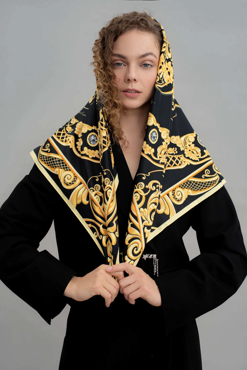 Платок "Златоустовская гравюра". Бренд "Русские в моде". Дизайнер Нина Ручкина. Художник Ольга Балака. Печать на шелке, 90х90 см. 