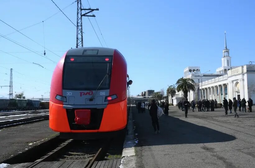 Между РФ и Абхазией начала курсировать новая электричка "Диоскурия"