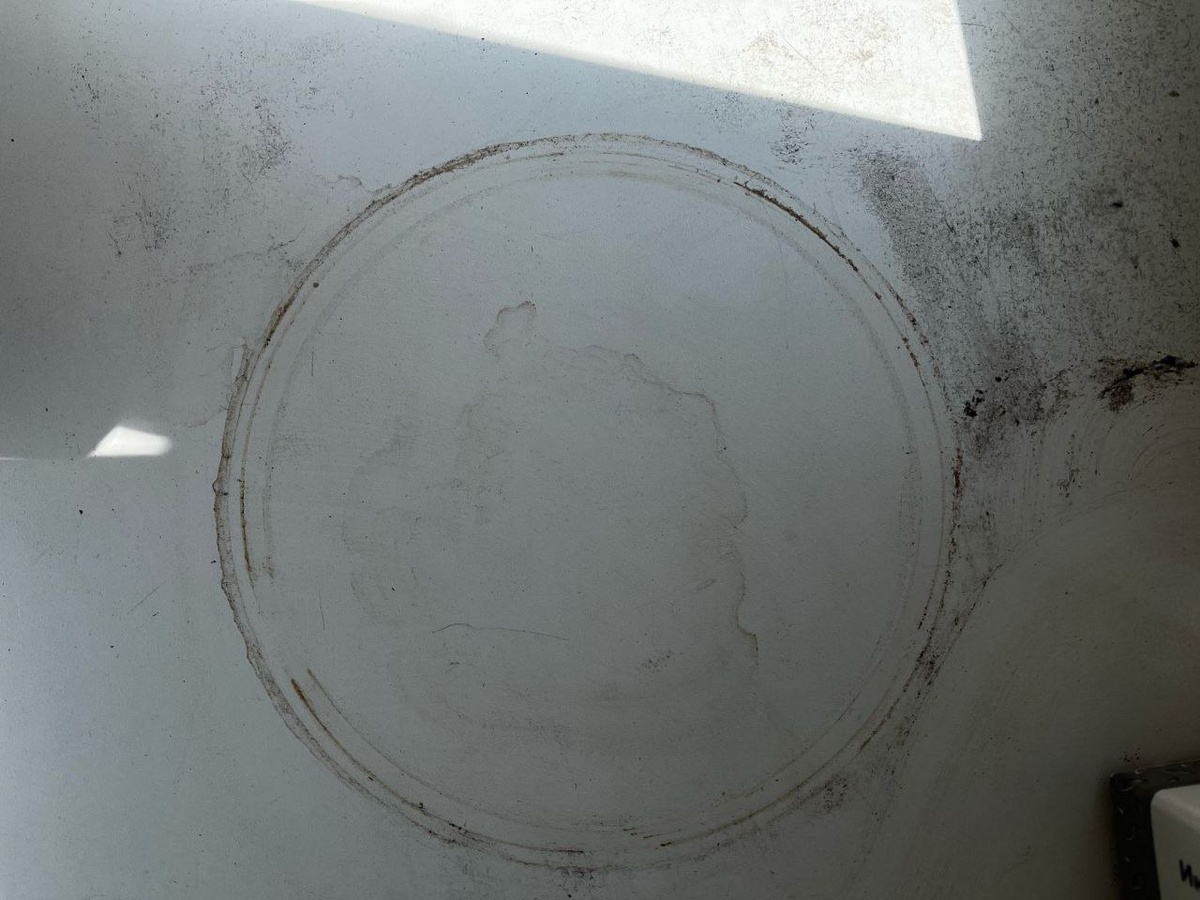 Такие круги на подоконнике от цветочных горшков есть у всех цветоводов