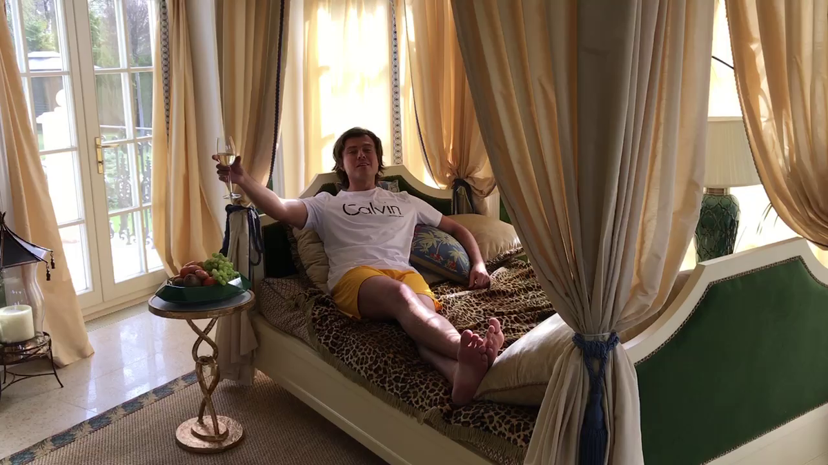 «Я создан не для работы»: Прохор Шаляпин поздравил волгоградцев с 1 Мая