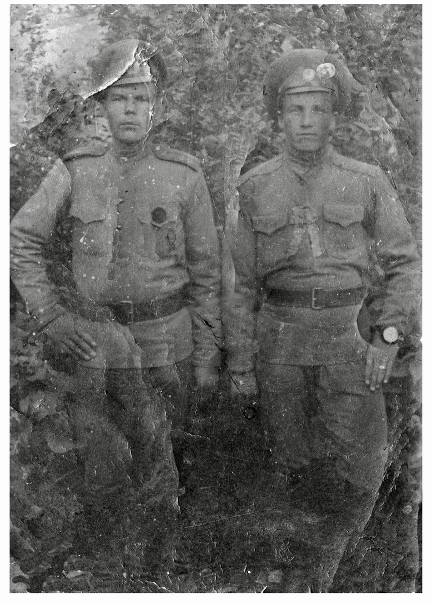 Дед Павел Иванович Малкин слева. Это он с другом на германском фронте в 1917 г. 