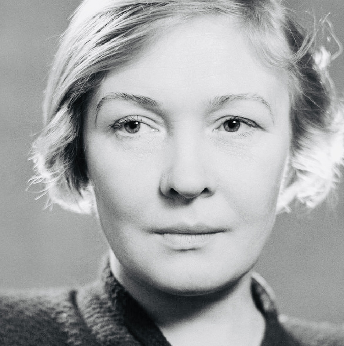 Ольга Федоровна Берггольц (16.05.1910-13.11.1975 гг.) – русская советская поэтесса, прозаик, драматург, писательница и военный журналист.