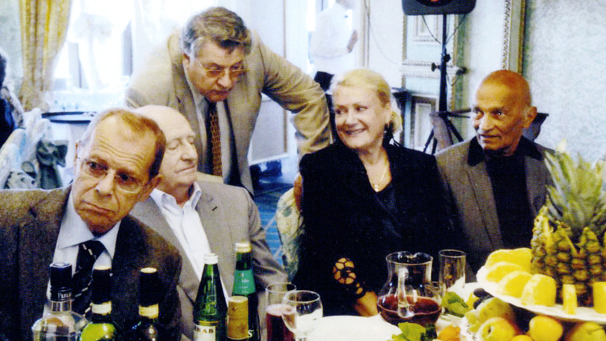 Елена и Анатолий Чайковские с друзьями Аркадием Аркановым, Марком Захаровым, Александром Ширвиндтом.
Фото из личного архива Елены Чайковской