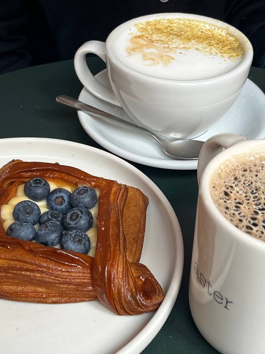 Дениш и лимонный латте