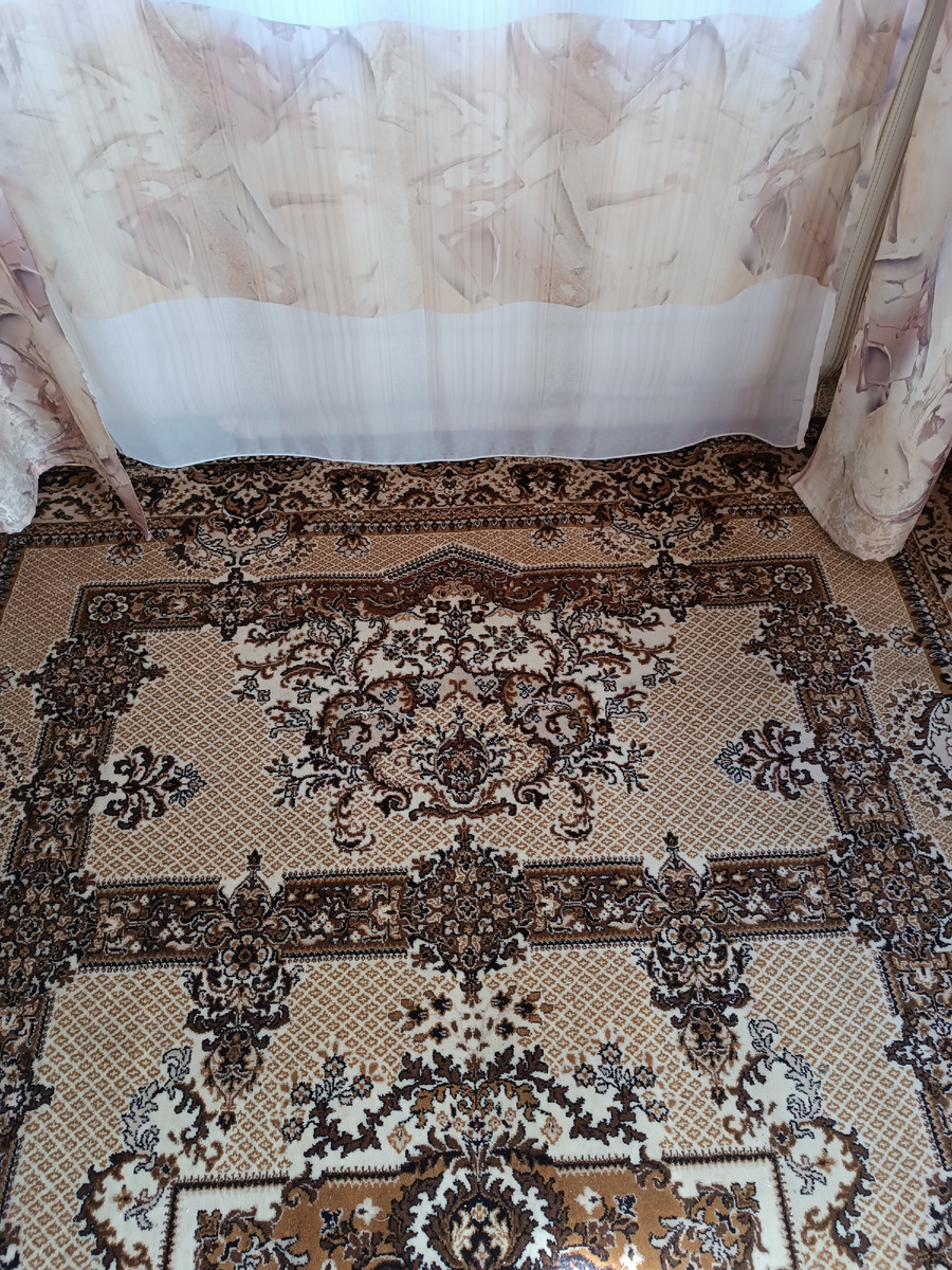 Ковёр из детства моего мужа. Теперь украшает нашу дачу.