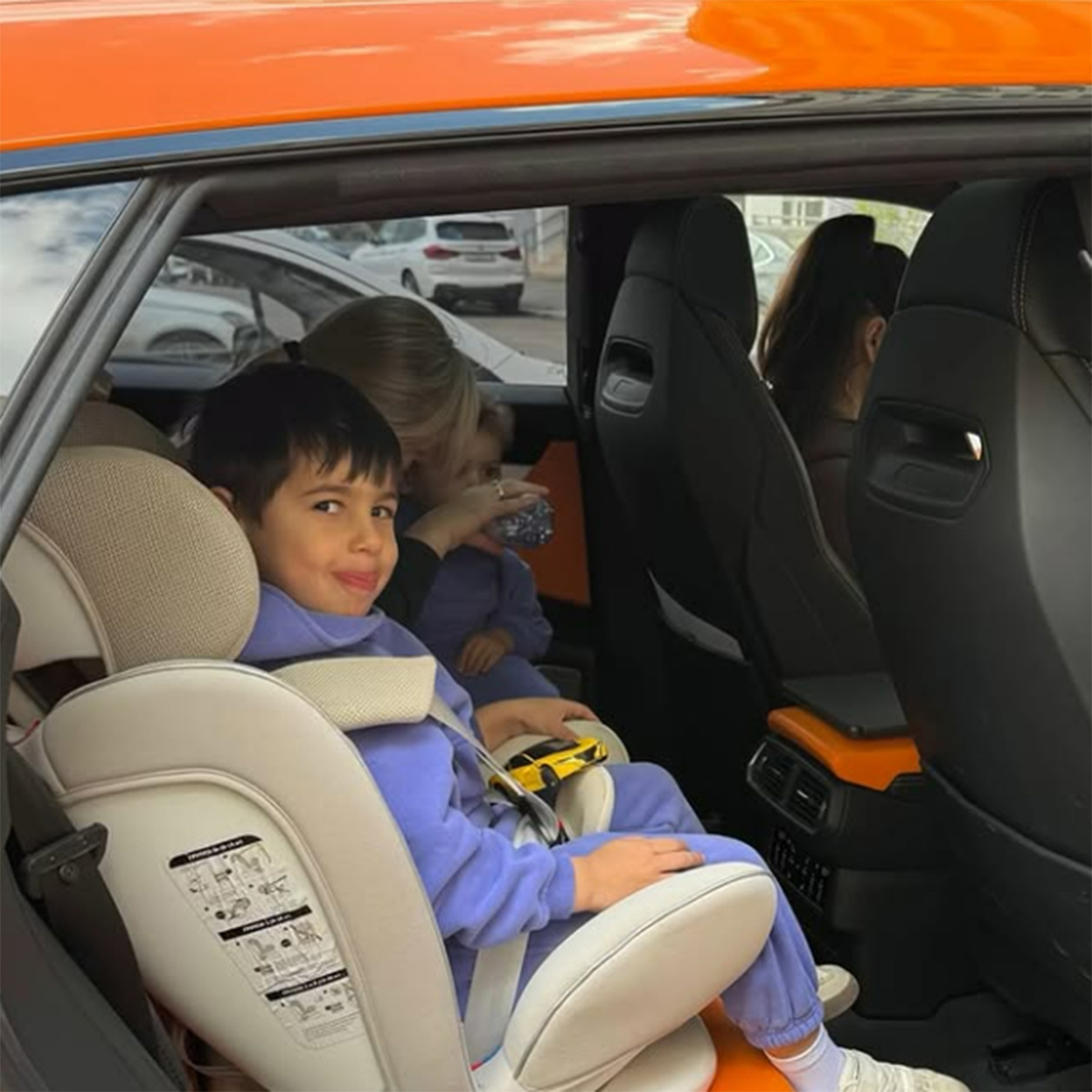 Ира Пинчук увезла сыновей Давида и Алена из Москвы. Фото: соцсети Ирины Пинчук