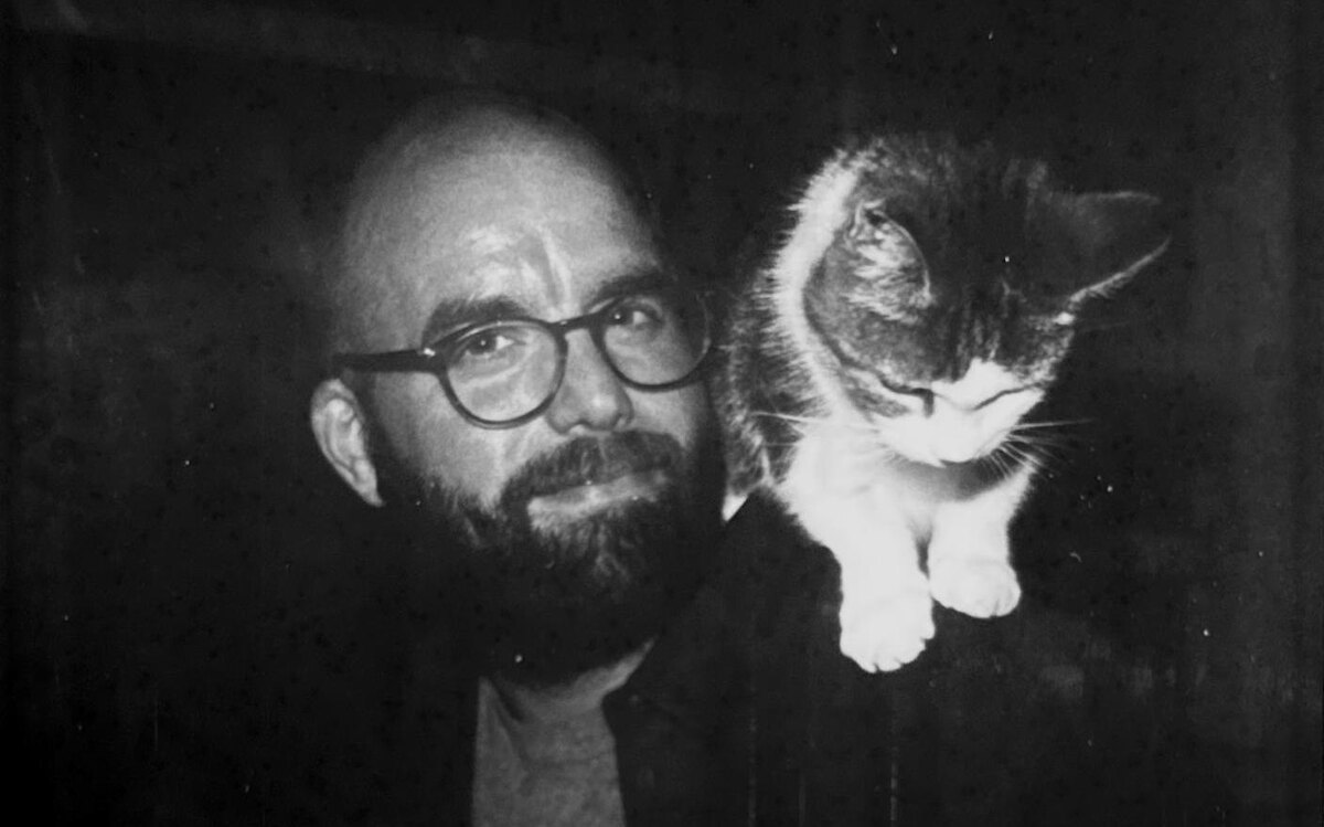 Автор сценария, режиссёр и монтажёр фильма Гэррит Ван Вуденберга с "котом Вуденберга" видимо