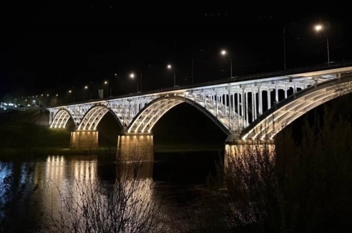    В Старице зажгли архитектурную подсветку моста через Волгу