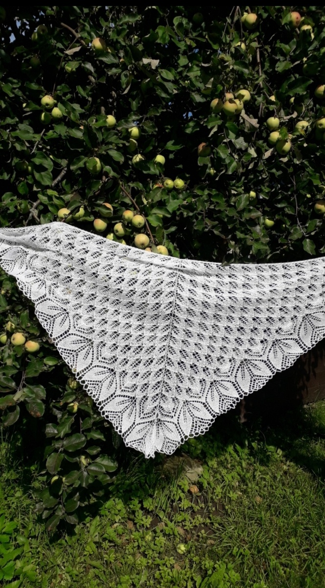 На фото шаль Харуни (Haruni)