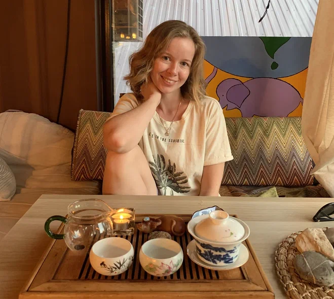 Я очень люблб выбраться в какую-нибудь уютную кофейню или чайную. Потом повторение материала дается значительно легче, а подготовка к экзаменам перестает быть пыткой.