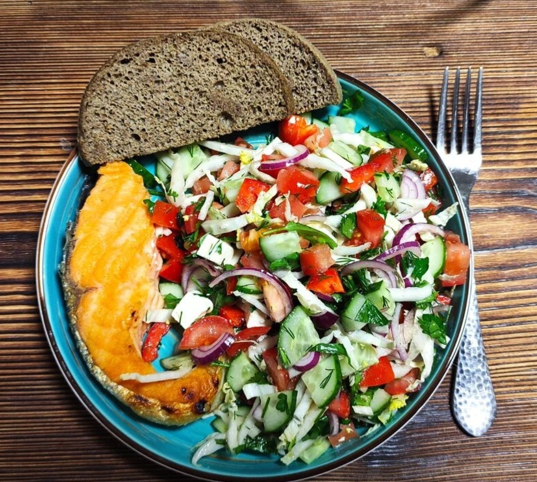 Фото мое, из времён, когда семгу еще не надо было брать в ипотеку на 30 лет))