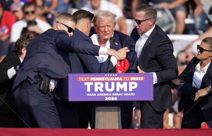    «Они пытались убить кучу людей, в том числе Трампа»: новая теория Такера Карлсона