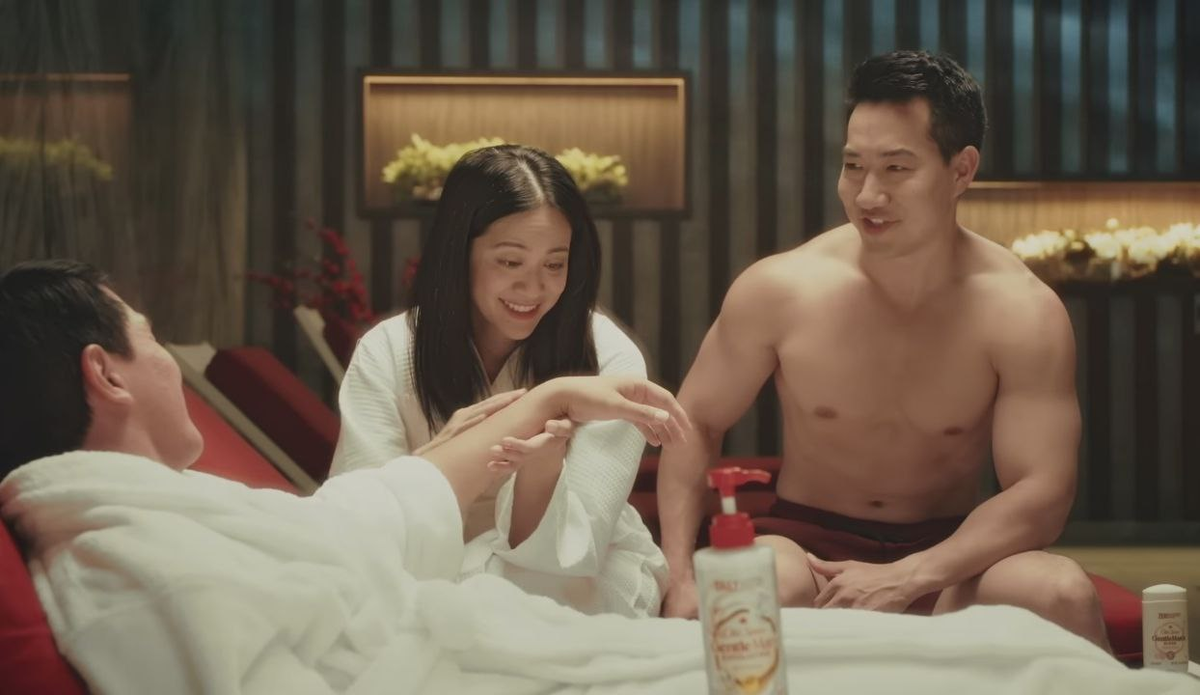 Скриншот с ролика Old Spice с Ютуб