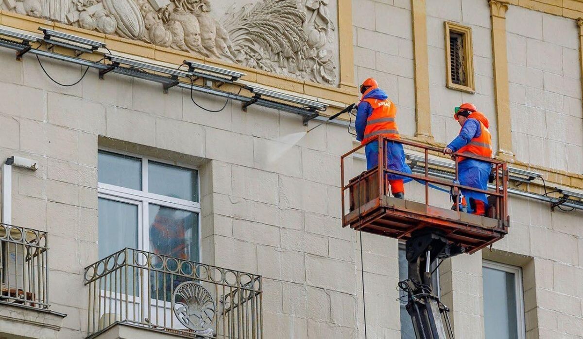     Промывка фасадов. Источник: mos.ru Автор фото: Пресс-служба Мэра и Правительства Москвы