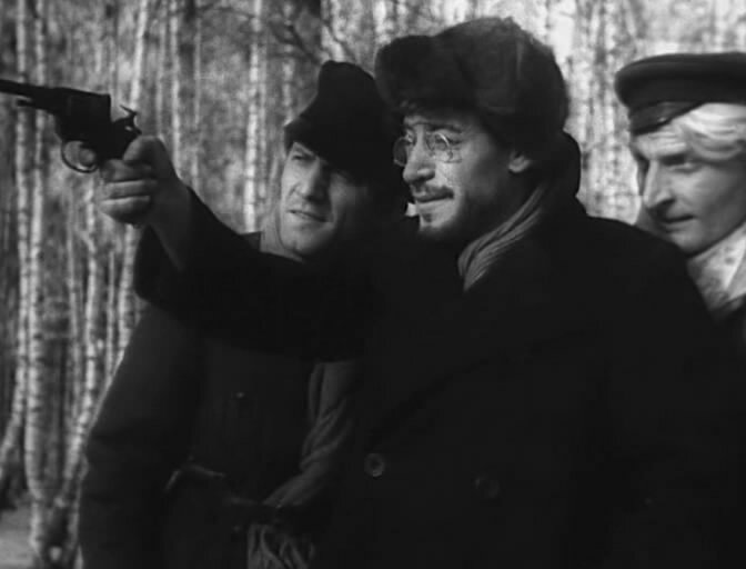 Яков Свердлов с друзьями.