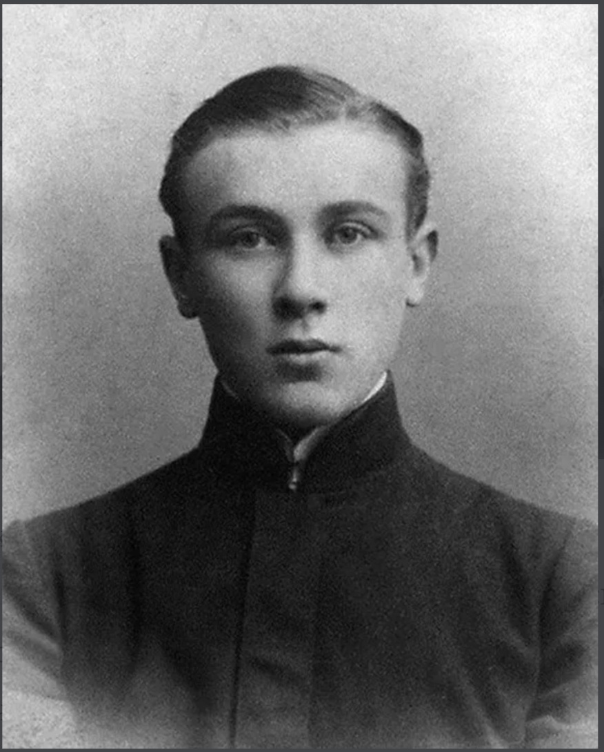 Михаил Булгаков в юности. 
