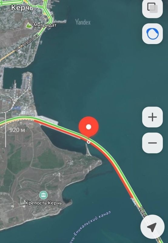    Крымский мост блокирован рекордным количеством машин