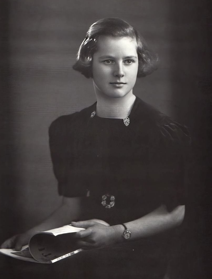 Маргарет Робертс в возрасте 13 лет