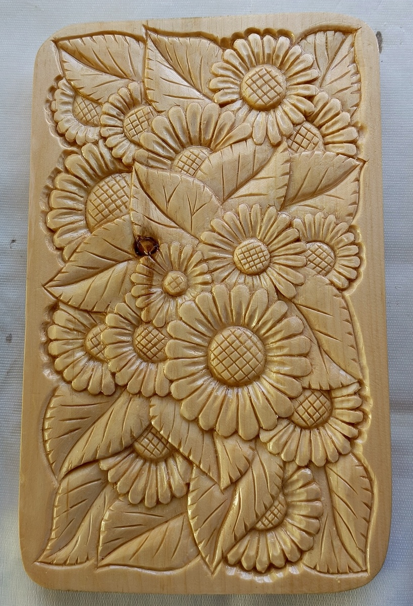 Очень понравилось вырезать ромашки и листья. Благоговение испытываешь при работе🙏