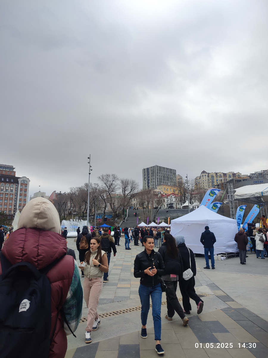 Сегодня у нас пасмурно и штормовой ветер, но погода погодой, а праздник по расписанию) Фото авытора.