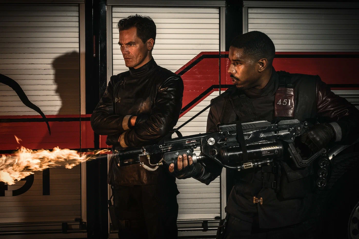 Кадр из фильма «Fahrenheit 451». Режиссер: Рамин Бахрани. Производство: HBO Films, Noruz Productions, Outlier Society Productions