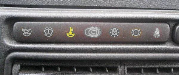 Лампа уровня охлаждающей жидкости в блоке индикации