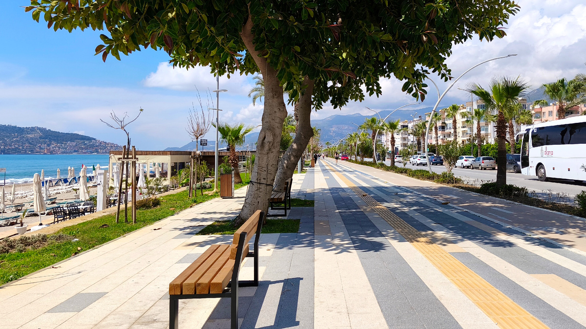 Набережная района Оба 