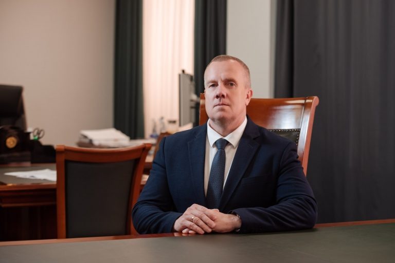    Управляющий директор АО «Уральская Сталь» поздравил оренбуржцев с праздником Весны и Труда «О»