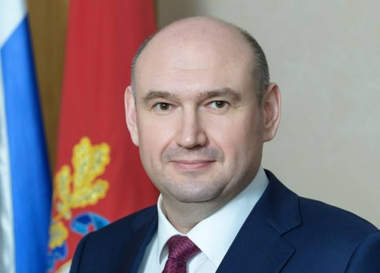    Евгений Солнцев поздравил оренбуржцев с Днём Весны и Труда «О»