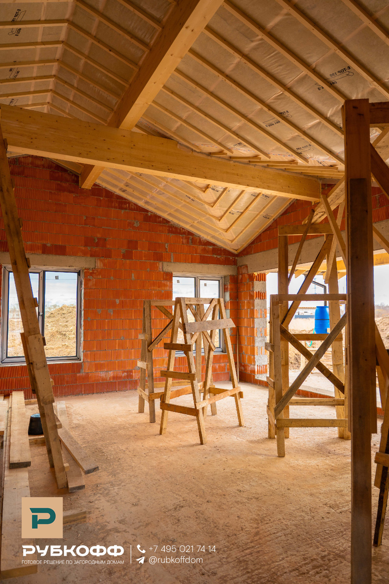 Строящийся одноэтажный каменный дом в городе Дубна, Тверская область