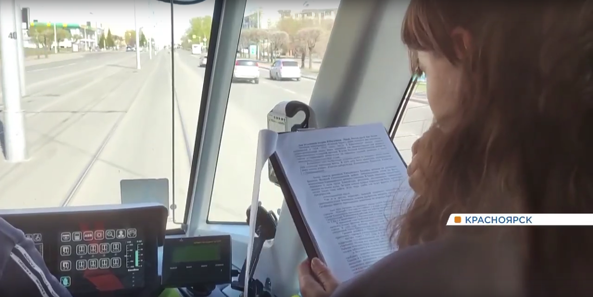     В Красноярске на линию вышел «Трамвай Победы»