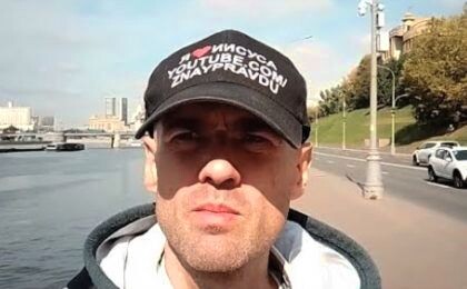 Алексей практически не поддерживает отношения с отцом