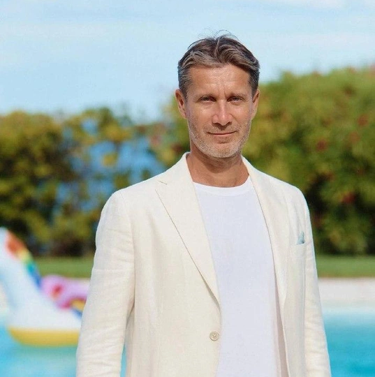 Основатель Hoff Михаил Кучмент показал редкие фото с семьей в честь дня рождения дочери