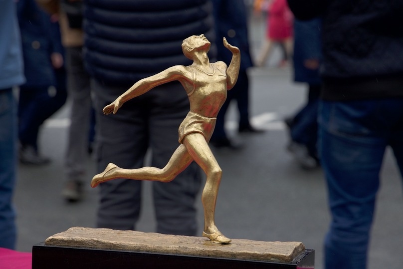     Бронзовый бегун. Фото: Дмитрий Куткин («Вечерний Челябинск»)