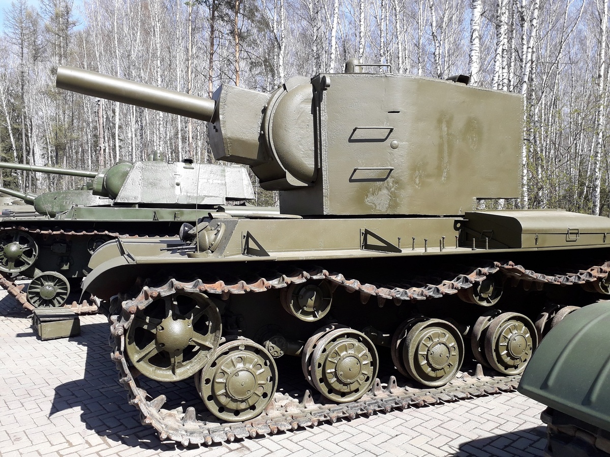Тяжёлый танк КВ-2