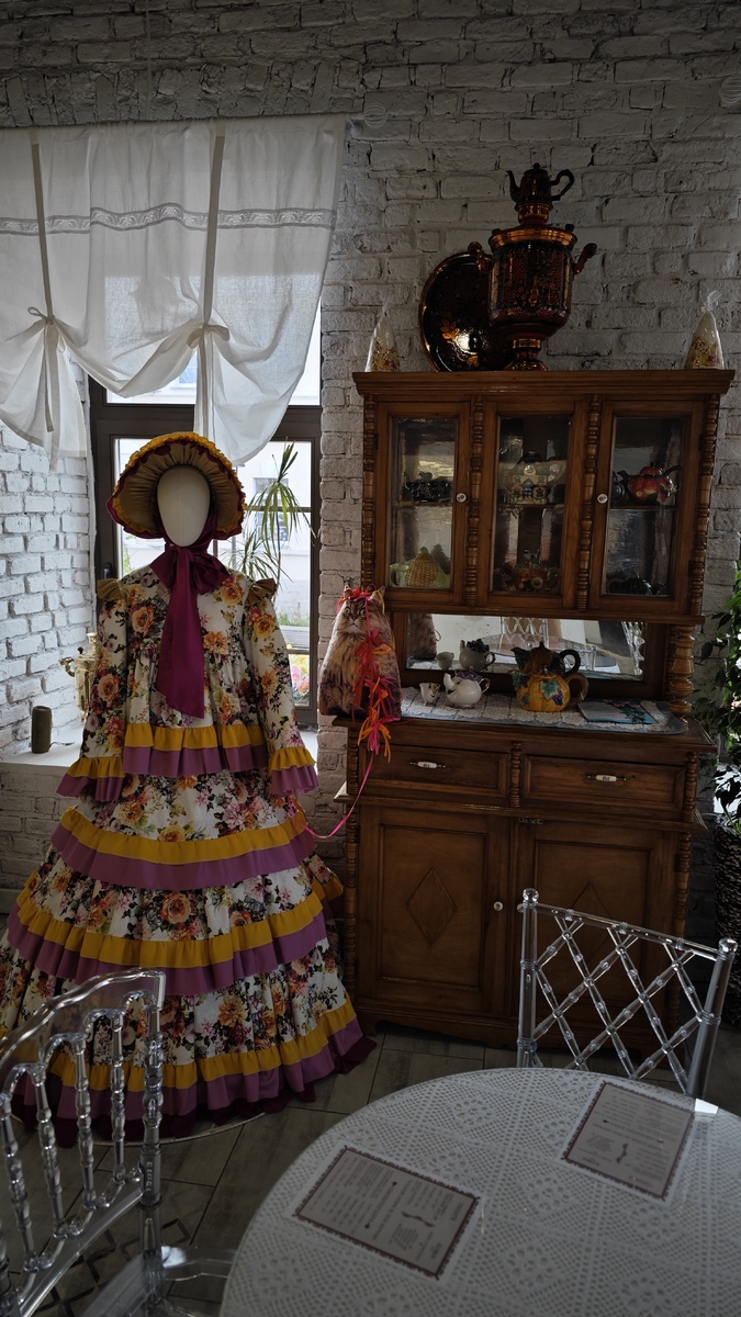 Заказали чай  в самоваре  а  пряники прям из их местной печи. Вкус необыкновенный. 
В кафешке есть собственная маленькая пекарня где они для гостей пряники пекут сразу .